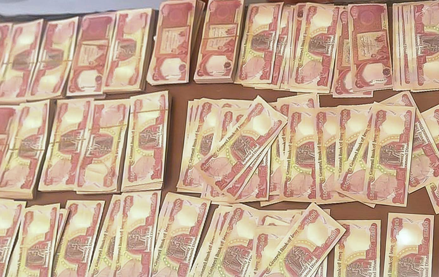 ئەو پارە ساختەیەی دەستی بەسەردا گیراوە کە لە جۆری 25 هەزار دینارییە